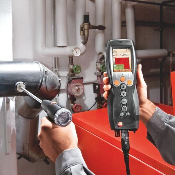 Rauch- und Abgasmessung mit Messgerät